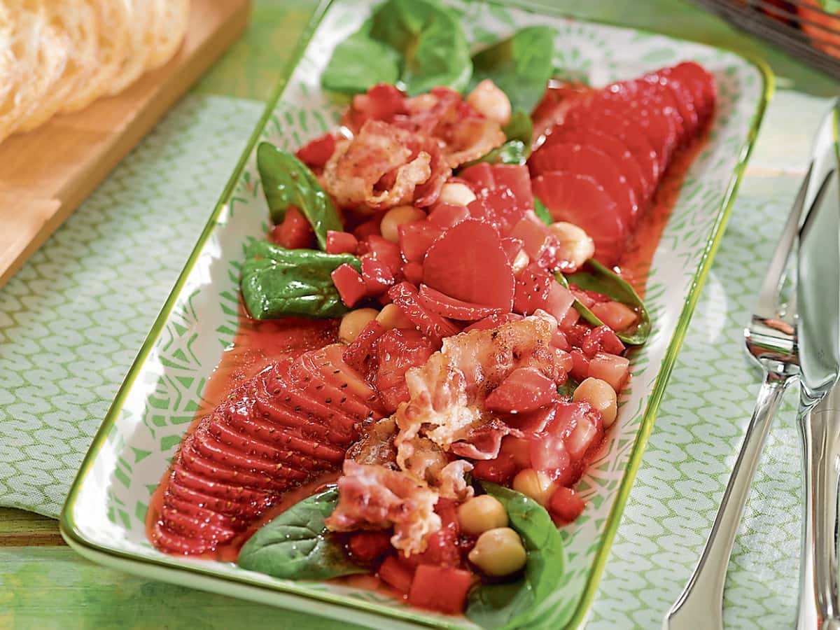 Erdbeer-Spinat-Salat mit Bacon-Streifen | Wochenblatt für ...